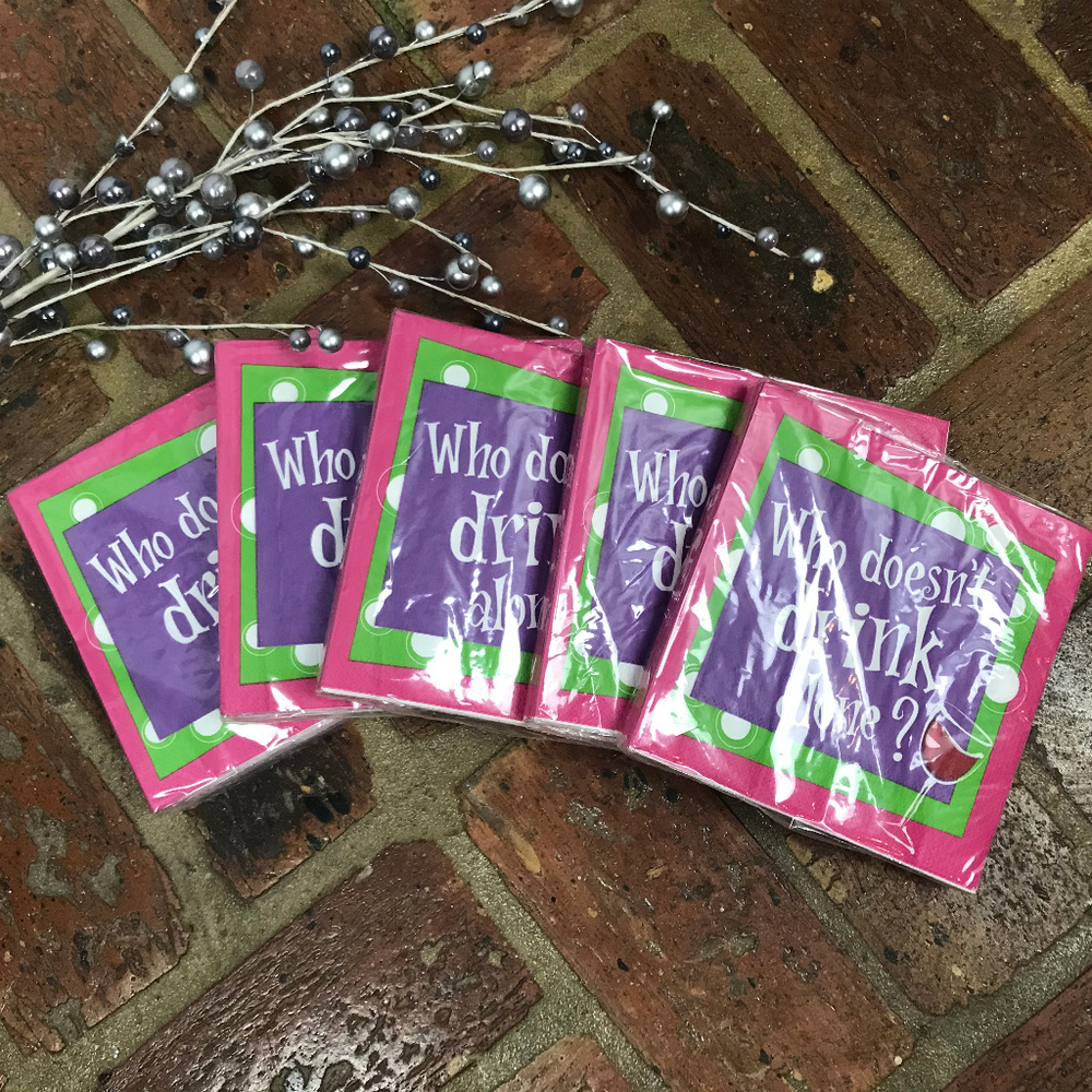 5 Packs - "Who doesn't drink alone" paper napkins